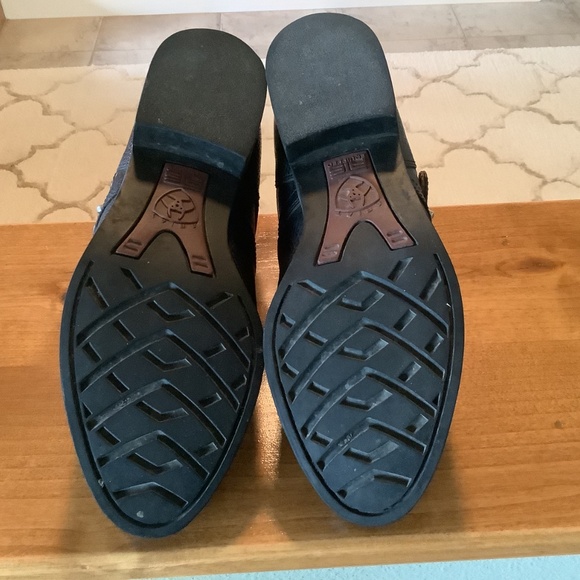 Ariat Boots with Silvertone Buckle - Picture 5 of 5